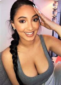 Проститутка Викуся +7(981)214-21-80 с 2 размером груди предлагает профессиональные секс и интим услуги возле метро Садовая в городе Санкте-Петербург